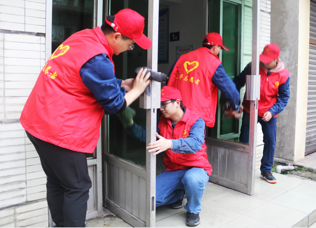 公司開展學(xué)雷鋒志愿者活動